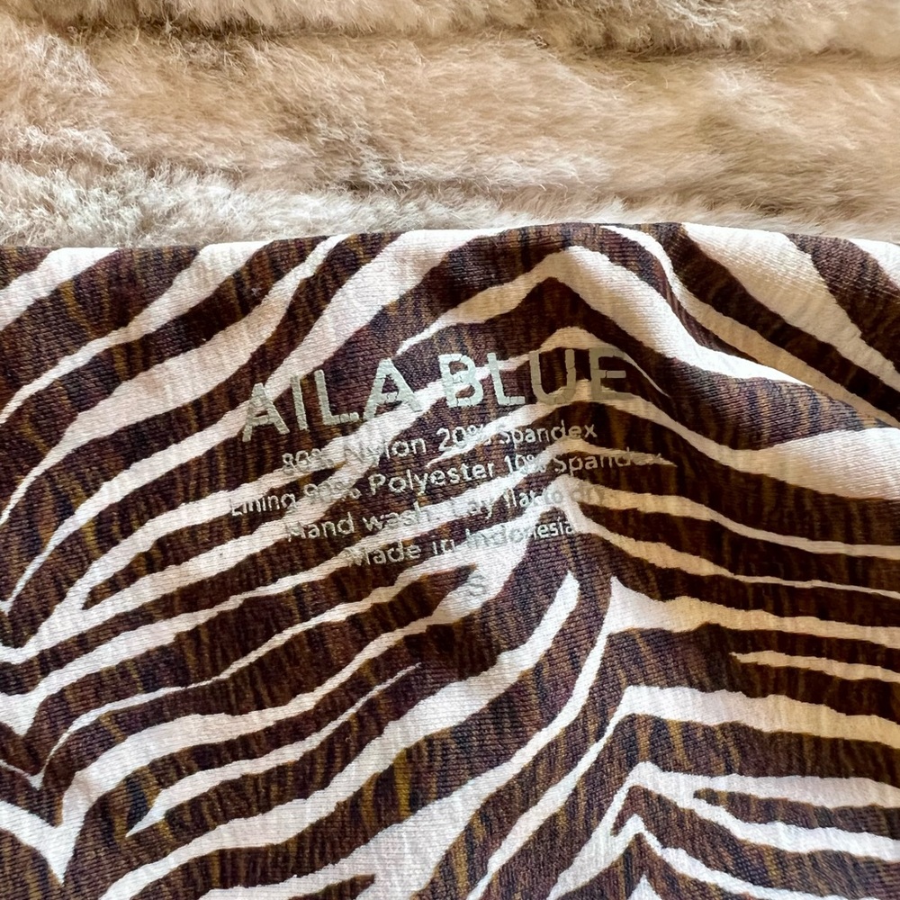 Aila Blue Midnight in Paris one piece in safari - Picture 5 of 7